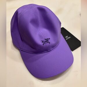 Arc'teryx Small Bird Cap, Aster/Azalea, size L/XL, NWT